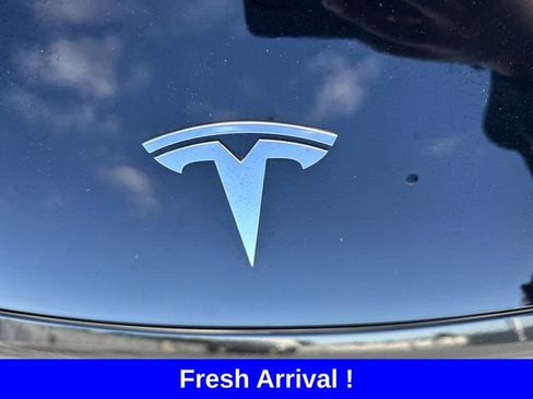 Used 2022 Tesla Model Y Performance image 10