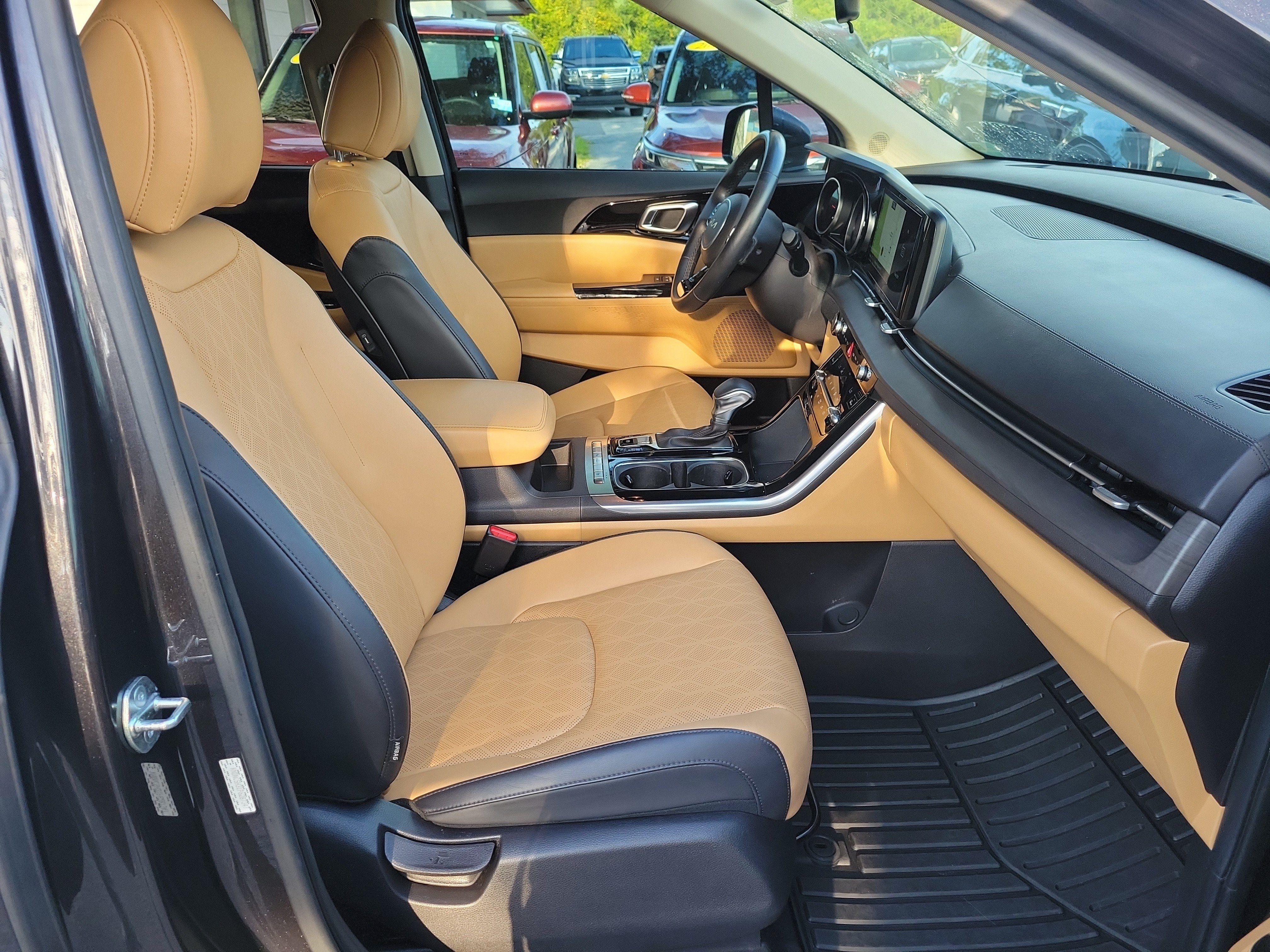 Certified 2023 Kia Carnival EX FWD image 7