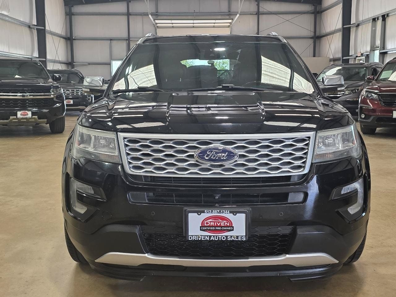 Used 2017 Ford Explorer Platinum AWD/4WD image 2