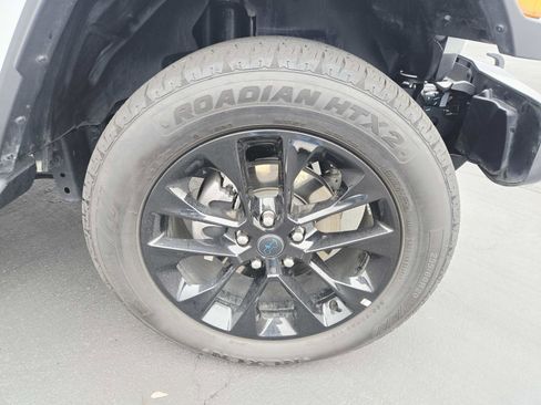 Used 2025 Jeep Wrangler Sahara image 19