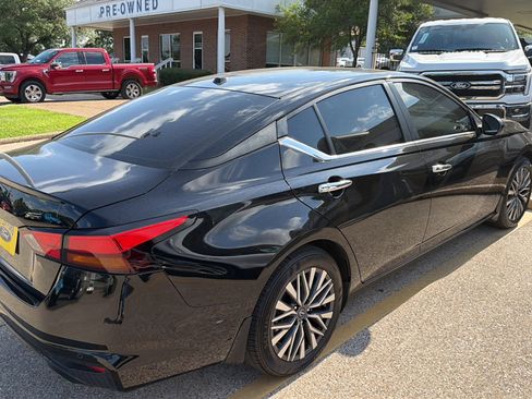 Used 2025 Nissan Altima 2.5 SV w/ SV Premium Package FWD image 9