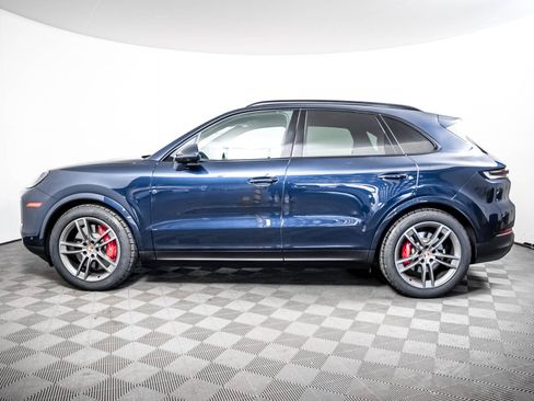 Certified 2024 Porsche Cayenne S AWD/4WD image 2