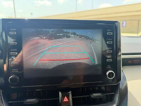 Used 2020 Toyota Corolla LE FWD image 9