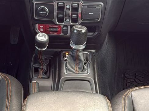 Used 2023 Jeep Gladiator Mojave w/ Cold Weather Group AWD/4WD image 17