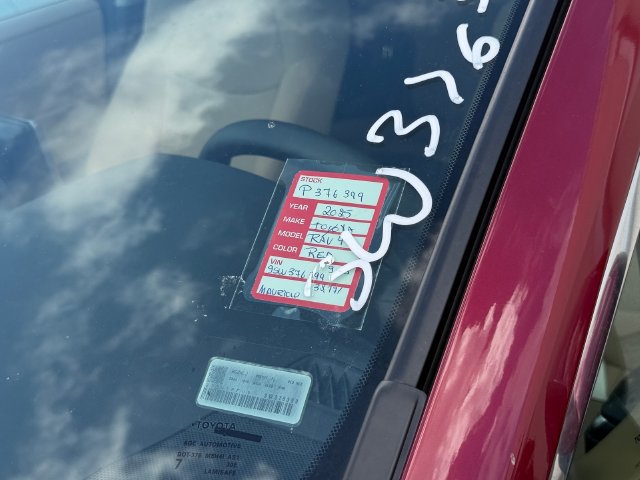 Used 2025 Toyota RAV4 XLE FWD image 5