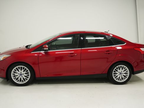 Used 2012 Ford Focus SEL FWD image 7