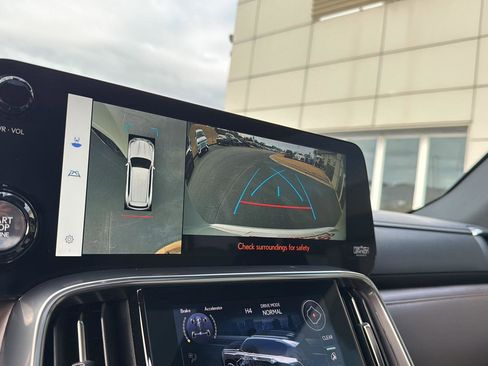 Used 2023 Lexus LX 600 4WD w/ Luxury Package image 23