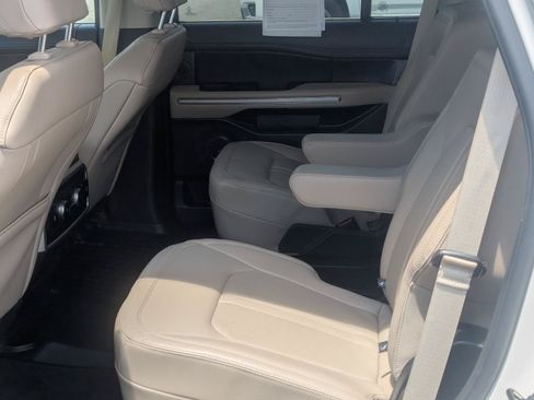 Used 2024 Ford Expedition Limited AWD/4WD image 14
