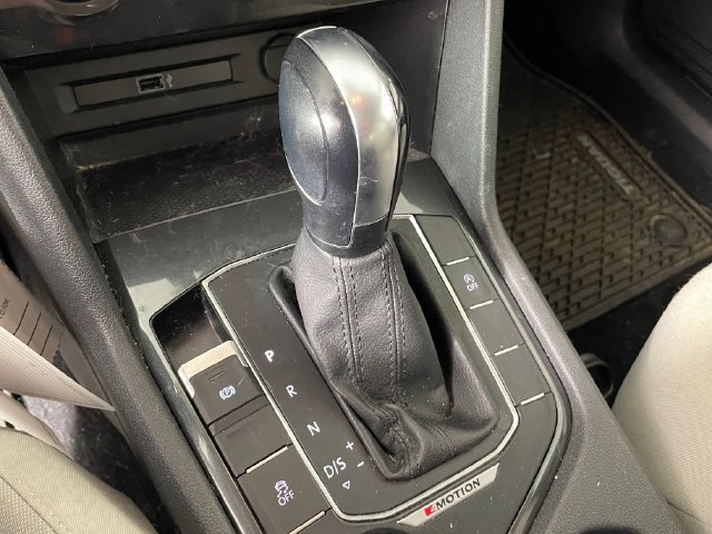 Used 2018 Volkswagen Tiguan S AWD/4WD image 9