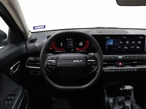 Used 2025 Kia K4 FWD image 14