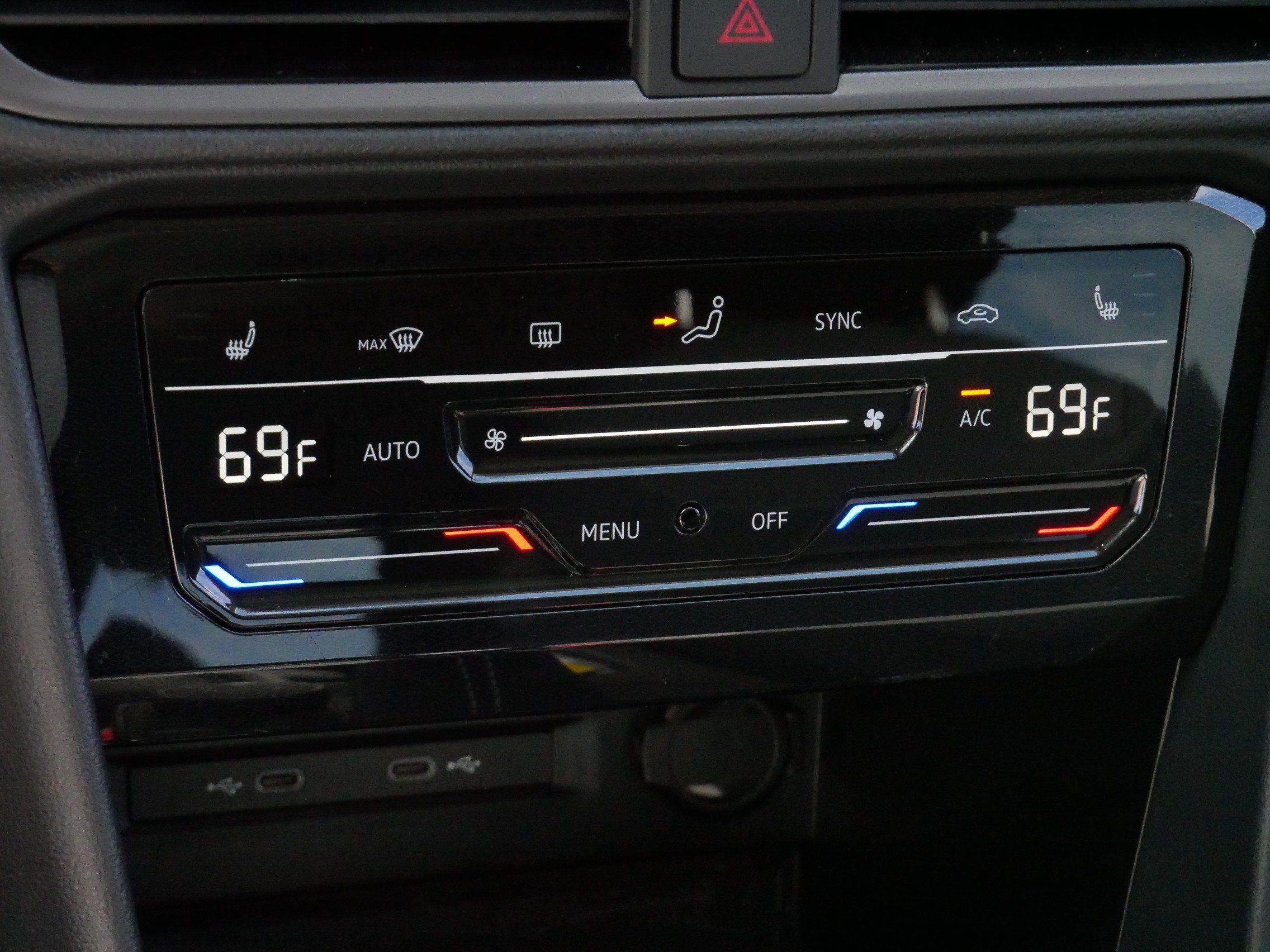 Certified 2025 Volkswagen Taos SE AWD/4WD image 23