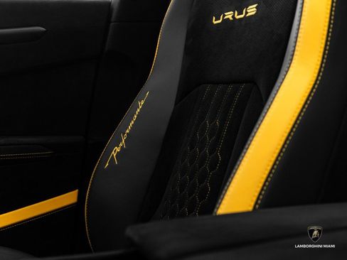 Used 2024 Lamborghini Urus Performante image 31