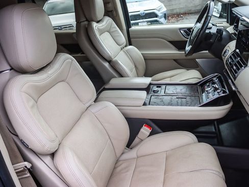 Used 2020 Lincoln Navigator L Reserve w/ Luxury Package image 15