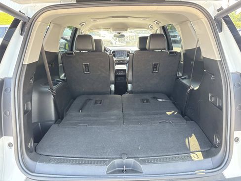 Used 2023 GMC Acadia SLT FWD image 32