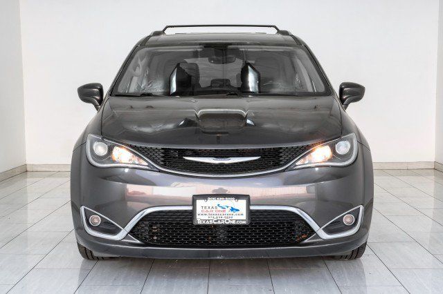 Used 2019 Chrysler Pacifica Touring-L FWD image 3