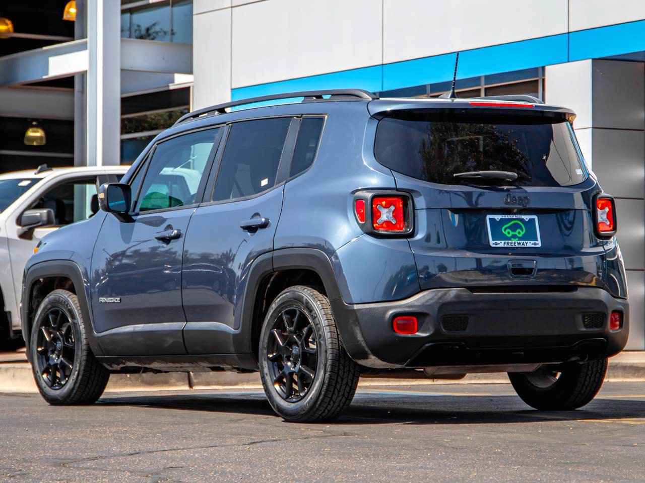 Used 2020 Jeep Renegade Altitude FWD image 3