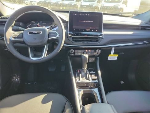 New 2026 Jeep Compass Latitude image 8