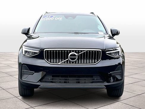Used 2025 Volvo XC40 B5 Core w/ Protection Package Premier image 3