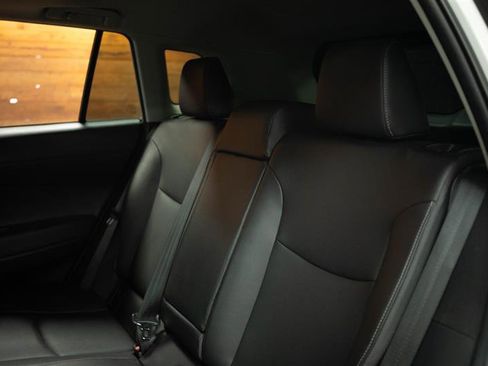 Used 2023 Toyota Corolla Cross XLE w/ Convenience Package FWD image 13