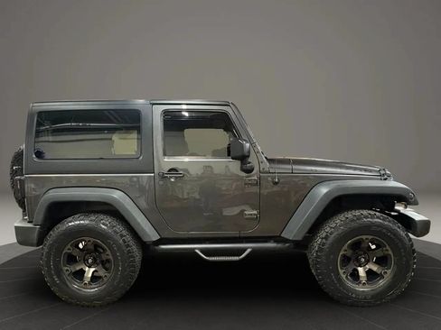 Used 2017 Jeep Wrangler Rubicon w/ Connectivity Group AWD/4WD image 6
