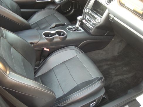 Used 2018 Ford Mustang Premium image 19