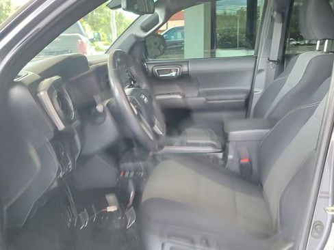 Used 2020 Toyota Tacoma TRD Off-Road AWD/4WD image 10
