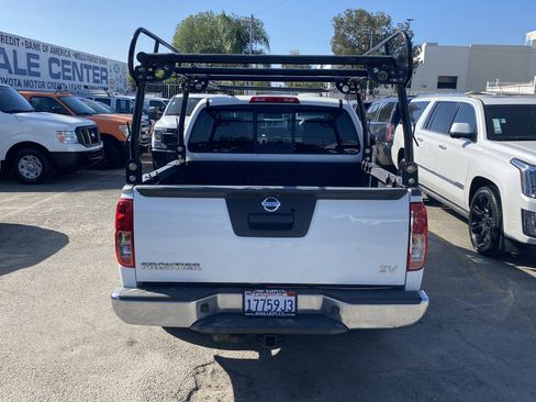 Used 2018 Nissan Frontier SV image 9
