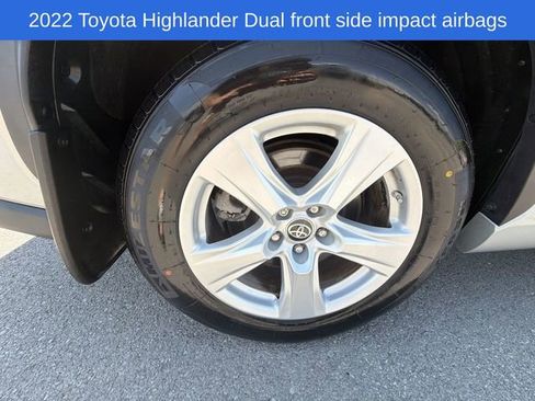 Used 2022 Toyota Highlander LE AWD/4WD image 18