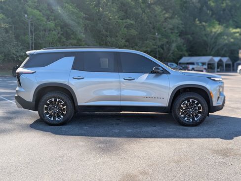 Used 2024 Chevrolet Traverse Z71 w/ Enhanced Driving Package image 10