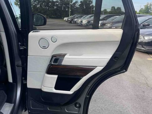 Used 2016 Land Rover Range Rover HSE image 16