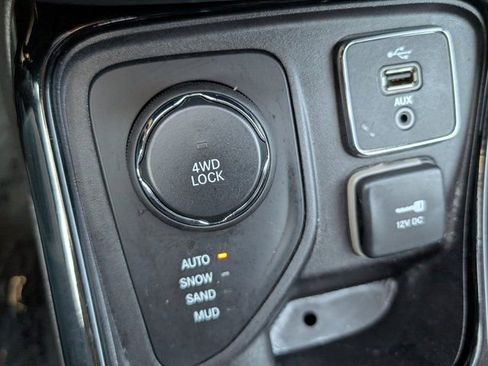 Used 2019 Jeep Compass Limited image 21