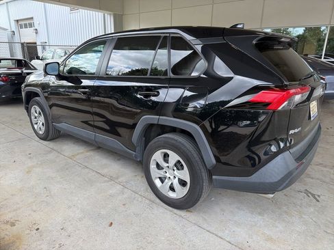 Used 2022 Toyota RAV4 LE image 2