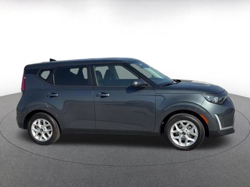 Used 2025 Kia Soul LX w/ LX Technology Package FWD image 16