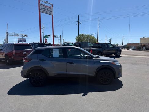 Used 2022 Nissan Kicks S FWD image 6