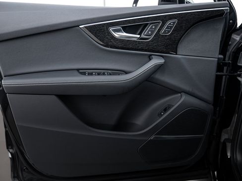 Certified 2025 Audi Q7 3.0T Premium Plus w/ Premium Plus Package image 17