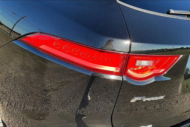 Used 2020 Jaguar F-PACE Premium AWD/4WD image 23