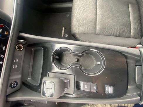 Used 2025 Nissan Rogue SV FWD image 18