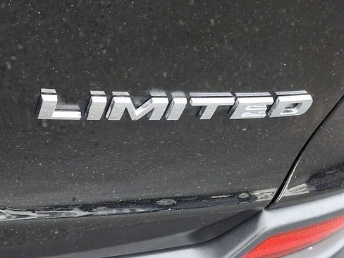 Used 2019 Jeep Cherokee Limited w/ Technology Group image 31