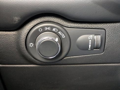 Used 2024 Dodge Durango GT image 27