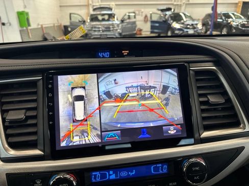 Used 2019 Toyota Highlander Limited Platinum w/ Carpet Mat Package (TMS) AWD/4WD image 15