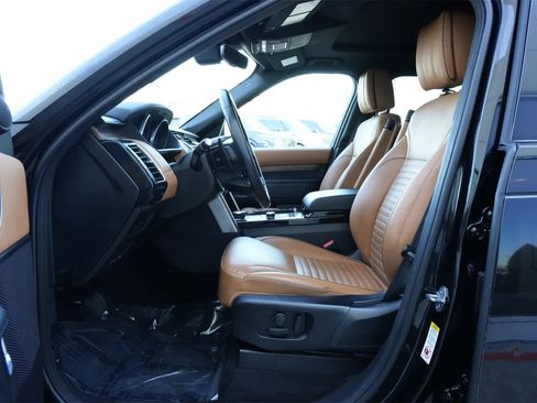 Used 2017 Land Rover Discovery HSE Luxury image 16