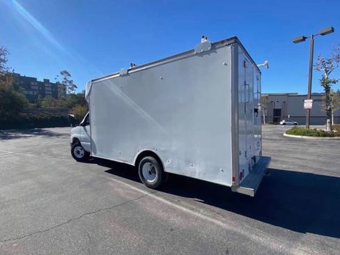 Used 2013 Ford E-450 and Econoline 450 Super Duty w/ PWR Locks & Windows Group RWD image 3
