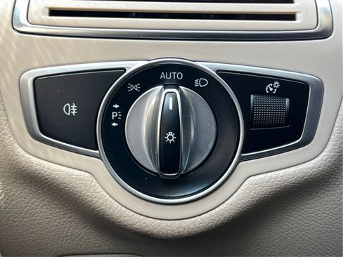 Used 2019 Mercedes-Benz C 300 4MATIC Sedan image 24