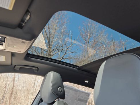 New 2026 Volkswagen Tiguan SE R-Line AWD/4WD image 15