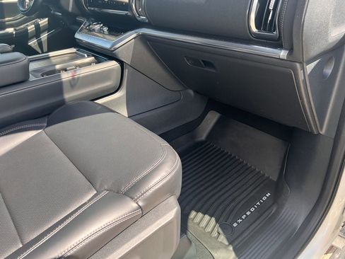 Used 2025 Ford Expedition Max Platinum w/ Stealth Appearance Package AWD/4WD image 23