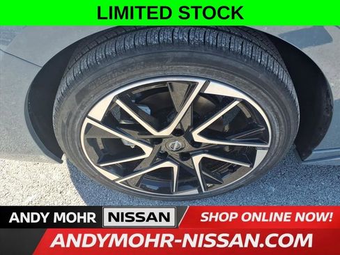 New 2025 Nissan Sentra SR w/ SR Premium Package FWD image 4