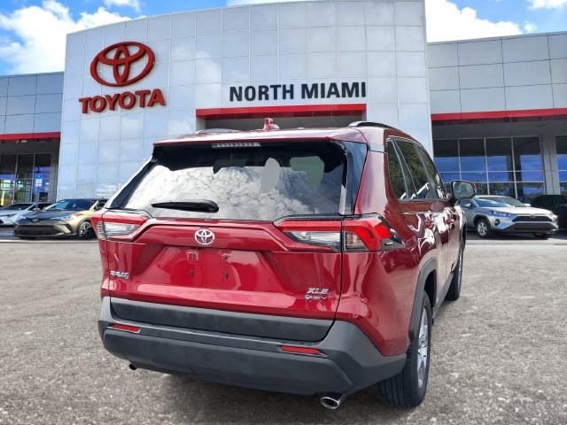 Used 2025 Toyota RAV4 XLE AWD/4WD image 4