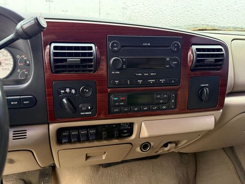 Used 2006 Ford F250 Lariat image 21