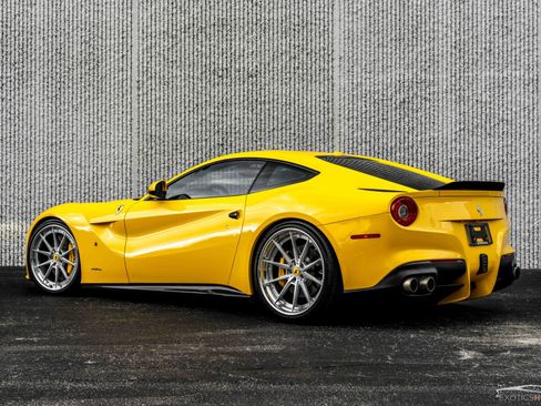 Used 2014 Ferrari F12 Berlinetta RWD image 35