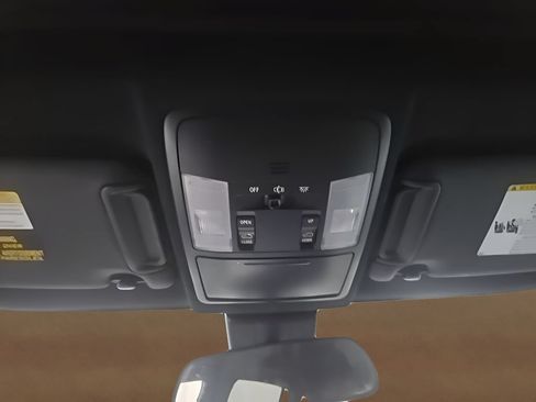Used 2018 Toyota RAV4 SE AWD/4WD image 37